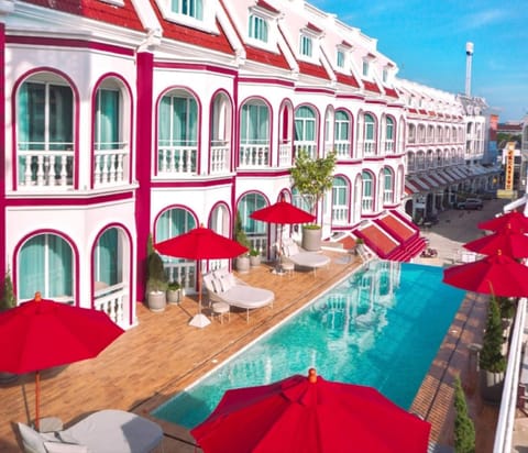 Property building, Pool view, Swimming pool