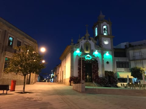 Nearby landmark, Restaurant/places to eat, Neighbourhood, Natural landscape, Supermarket/grocery shop, Shopping Area