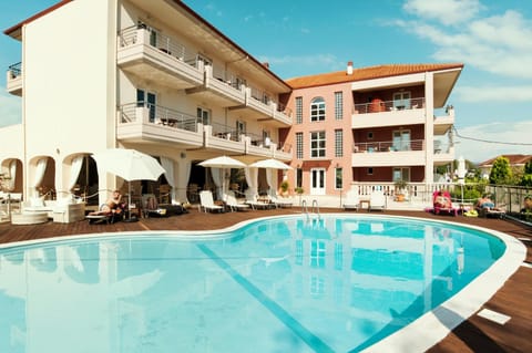 Property building, Patio, Day, View (from property/room), Balcony/Terrace, Pool view, Swimming pool, Swimming pool, sunbed