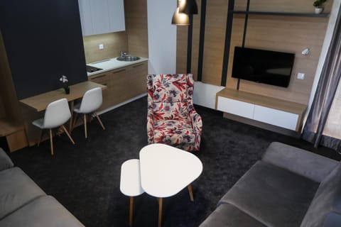 TV and multimedia, Kitchen or kitchenette, Living room