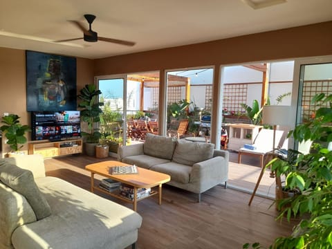 Communal lounge/ TV room, Balcony/Terrace