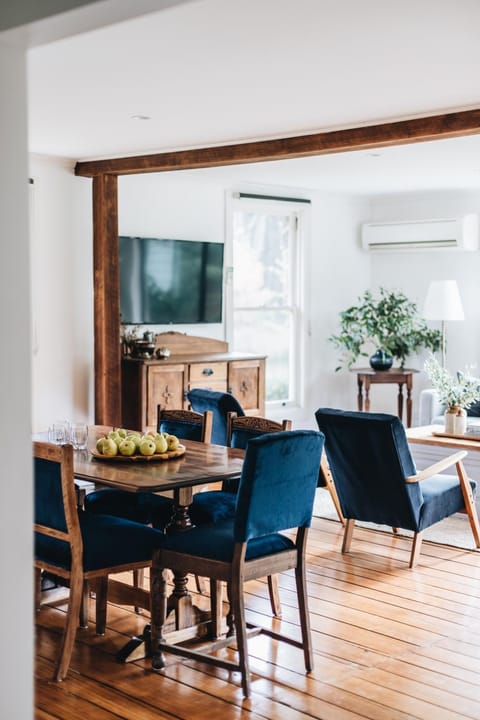 TV and multimedia, Living room, Dining area