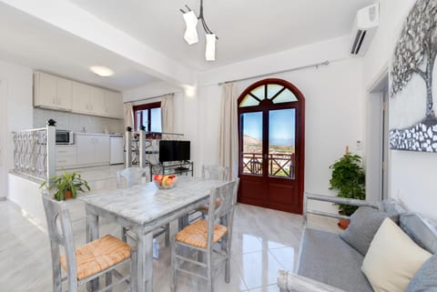 Kitchen or kitchenette, Living room, Dining area, City view, Garden view, Landmark view, Sea view, Street view