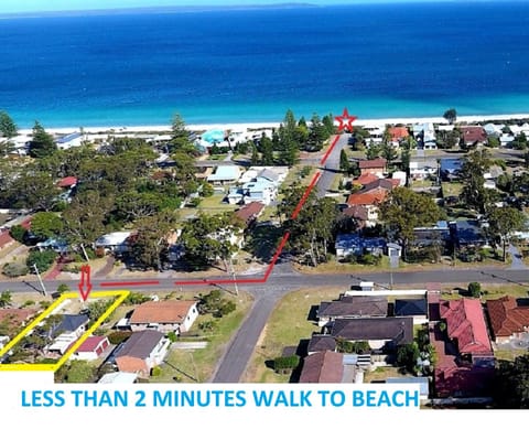 Property building, Facade/entrance, Neighbourhood, Natural landscape, Bird's eye view, Garden, View (from property/room), Floor plan, Beach, Beach, On site, Landmark view, Sea view, Street view, Quiet street view