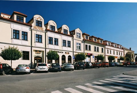 Property building, Day