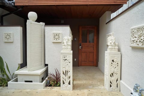 Facade/entrance