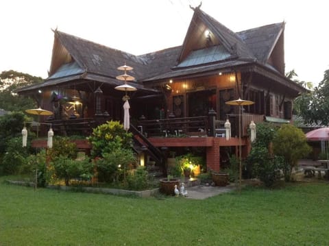 Property building, Facade/entrance, Natural landscape, Bird's eye view
