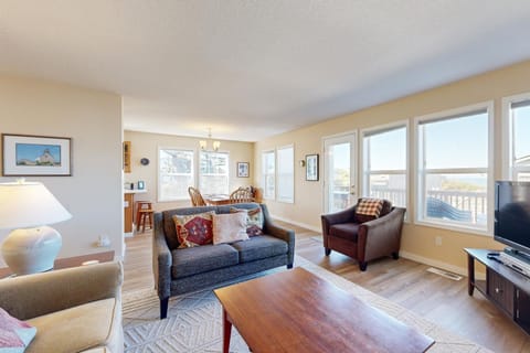 Oceanview Escape House in Lincoln Beach