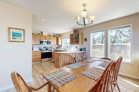 Oceanview Escape House in Lincoln Beach