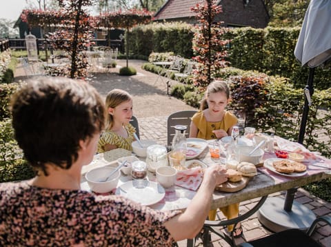 Day, Garden, Dining area, Garden view, group of guests