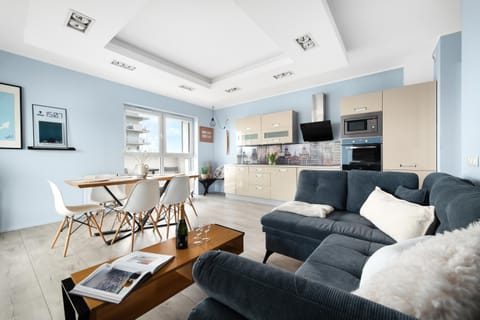 Kitchen or kitchenette, Living room, Seating area, Dining area, stove