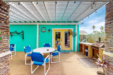 Turquoise Retreat House in South Padre Island