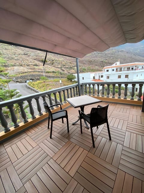 Balcony/Terrace, Garden view, Mountain view, Quiet street view