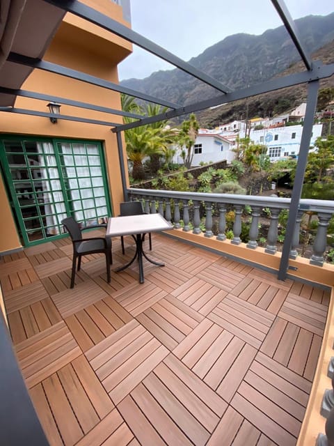 Balcony/Terrace, City view, Garden view, Landmark view, Mountain view, Quiet street view