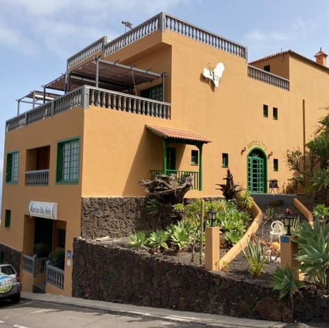 Facade/entrance, Garden