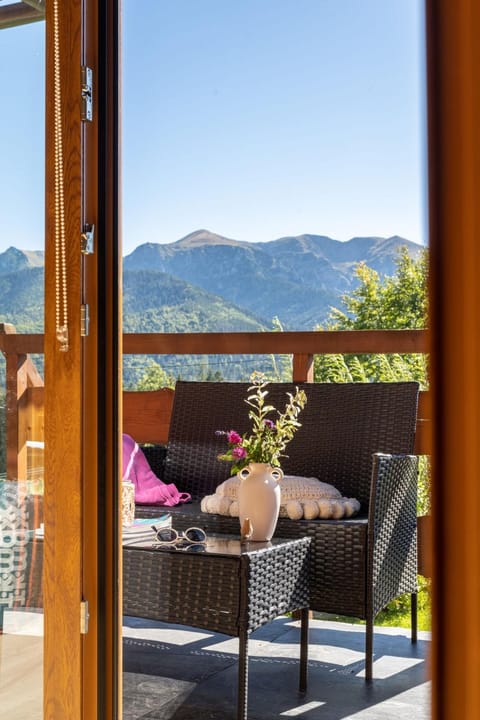 Balcony/Terrace, Mountain view