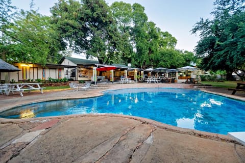 Property building, Restaurant/places to eat, Lounge or bar, Swimming pool