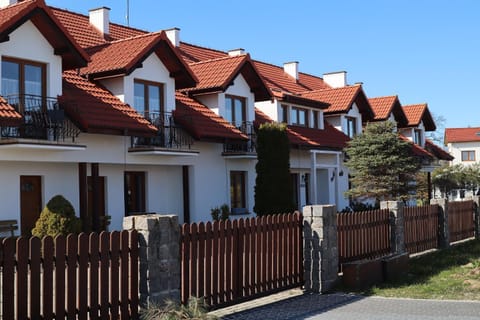 Property building, Day, Neighbourhood, Street view