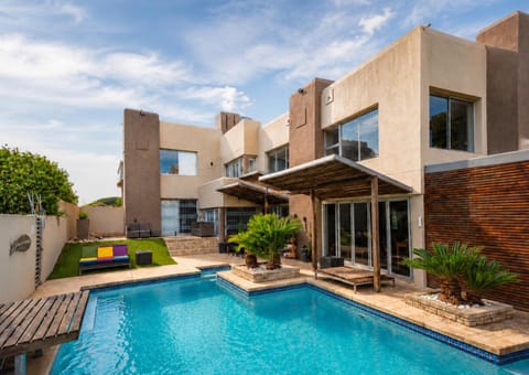 Property building, Patio, Day, Garden, Pool view, Swimming pool