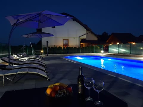 Swimming pool, Swimming pool