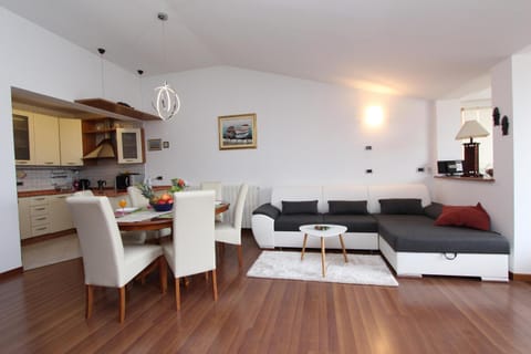 Kitchen or kitchenette, Living room, Dining area