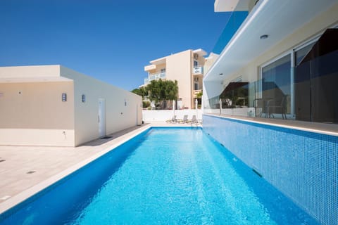 Property building, Balcony/Terrace, Pool view, Swimming pool