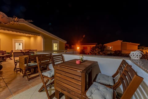 Villa Karmen - Poolhouse Apartment in Zadar County