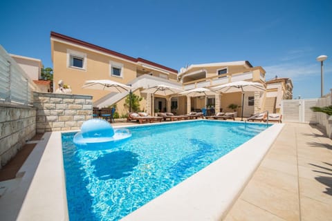 Property building, Swimming pool, Swimming pool