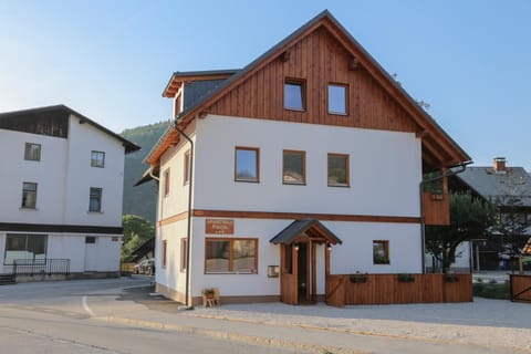 Property building, Neighbourhood