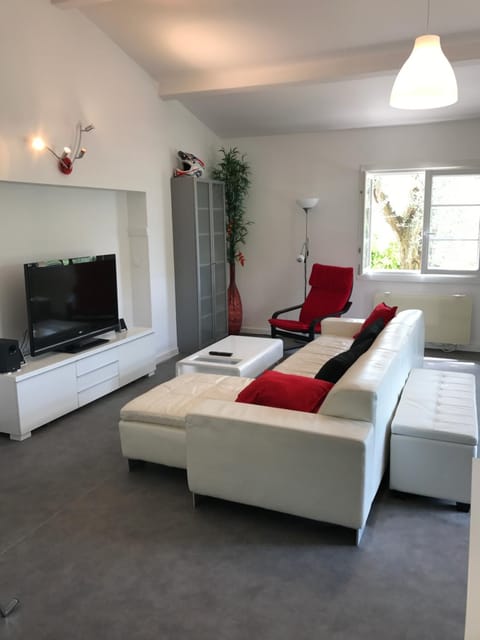 Communal lounge/ TV room, TV and multimedia