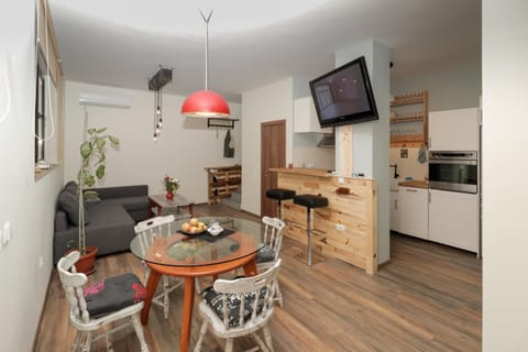 Day, Living room