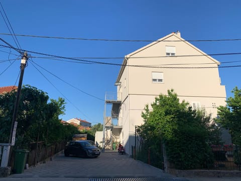 Property building, Street view, Parking