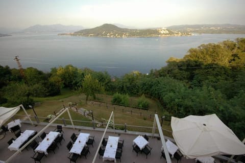 Restaurant/places to eat, View (from property/room), Balcony/Terrace