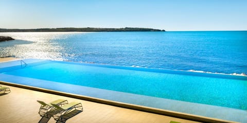 Day, Natural landscape, Pool view, Sea view, Swimming pool, sunbed