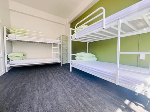 Bedroom, bunk bed