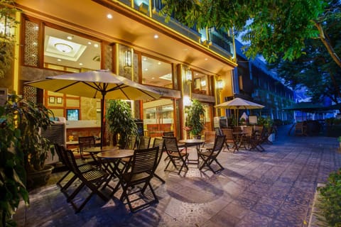 Patio, Restaurant/places to eat, Facade/entrance