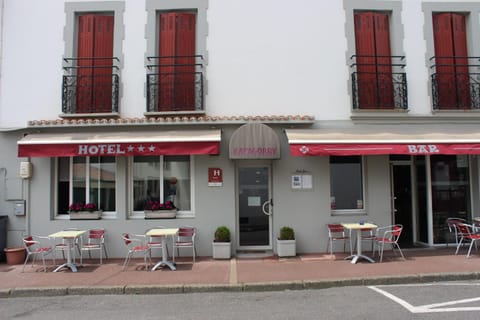 Property building, Facade/entrance, Breakfast