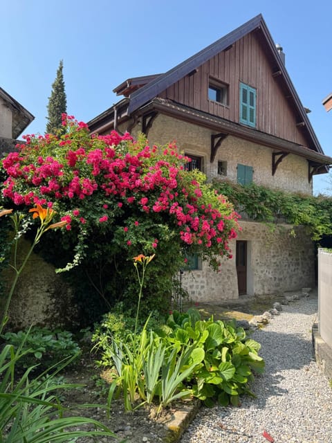 La-Villanelle - Magnifique vue sur le lac, 5 minutes à pied de la plage House in Menthon-Saint-Bernard