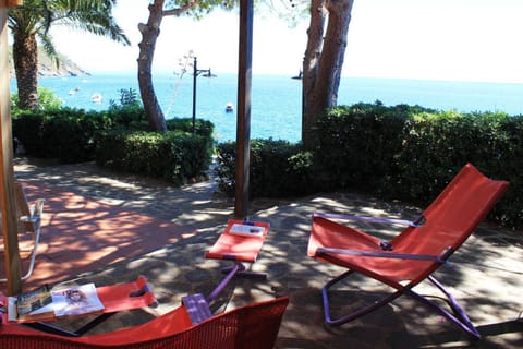 Facade/entrance, Balcony/Terrace, Sea view