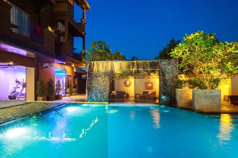 Swimming pool