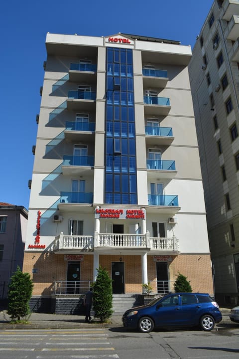 Facade/entrance