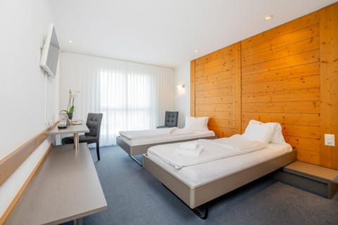 Shower, Bed, TV and multimedia, Photo of the whole room