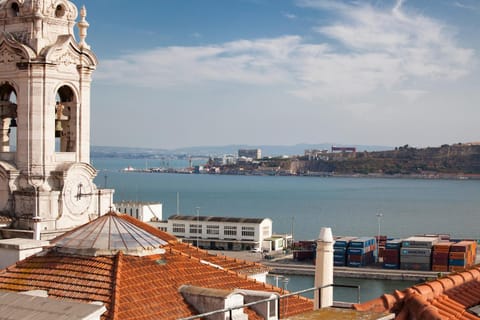 View (from property/room), City view, Landmark view, River view, Street view