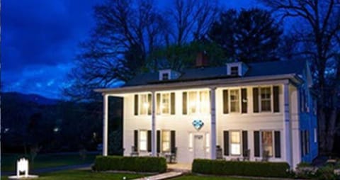 Terrell House B&B Bed and Breakfast in Burnsville