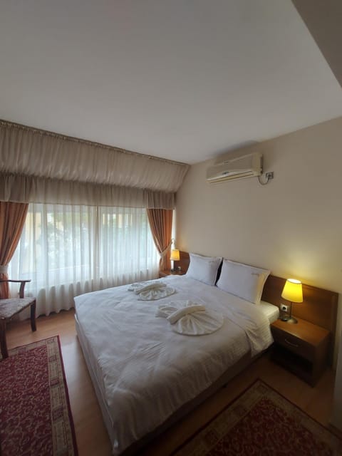 Bedroom, air conditioner