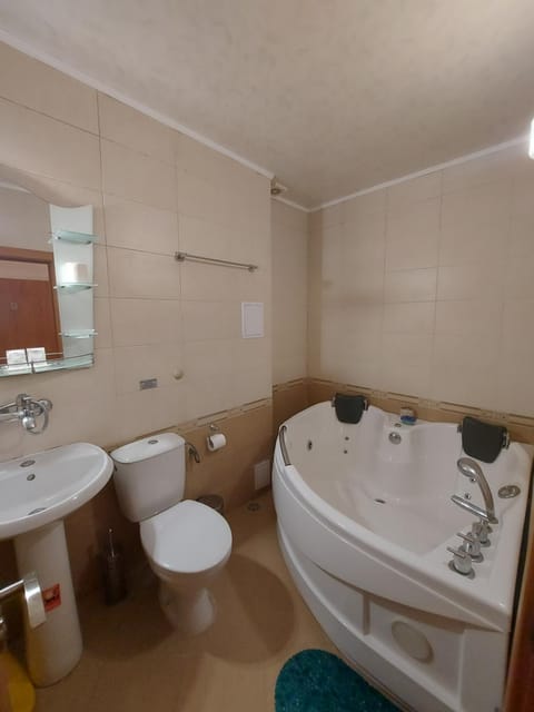 Shower, Toilet, Hot Tub, Bath