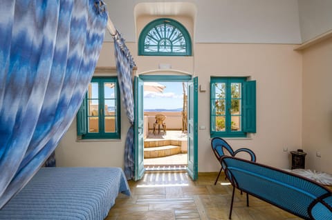 Bed, View (from property/room), Living room, Photo of the whole room, Seating area, Bedroom