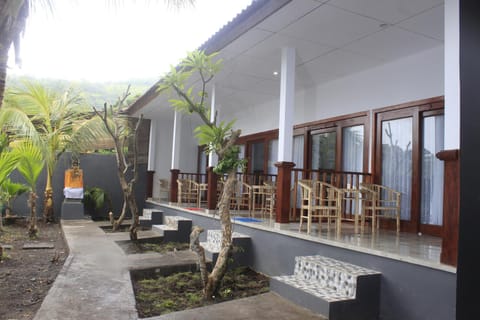 Teman Teman Bungalows 1 Bed and Breakfast in Abang