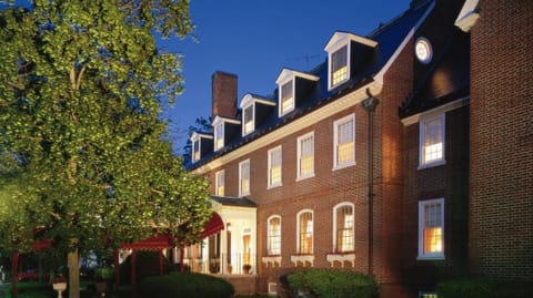 Property building, Facade/entrance, Night