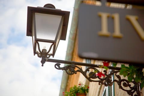 Facade/entrance, Decorative detail